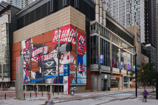 Centre Bell - Le plus grand aréna de hockey au monde avec 1,56 ha (3,87 acres) de superficie